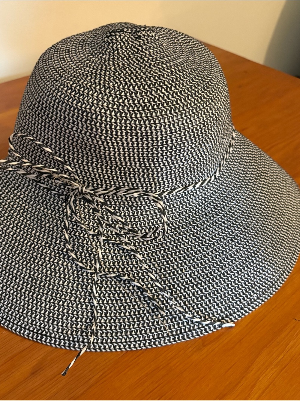 Women's Black and White Wide Brim Sun Hat